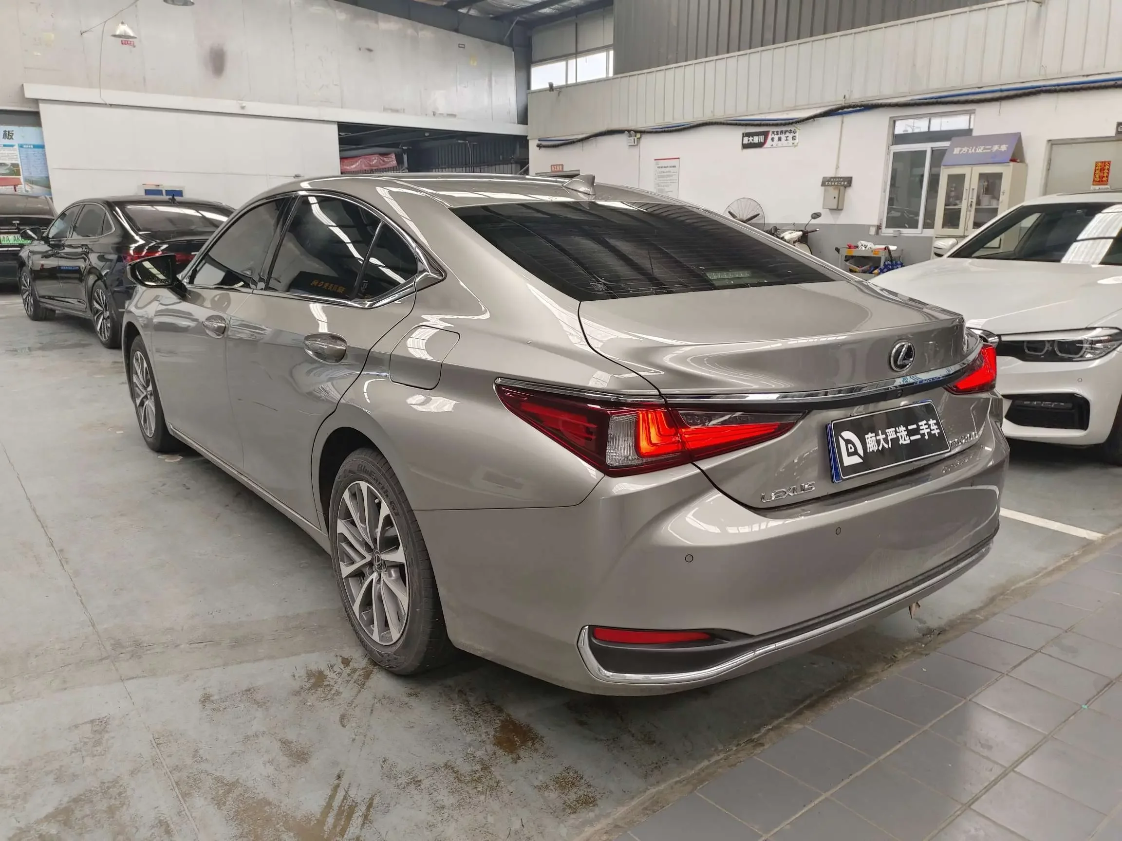 Lexus ES