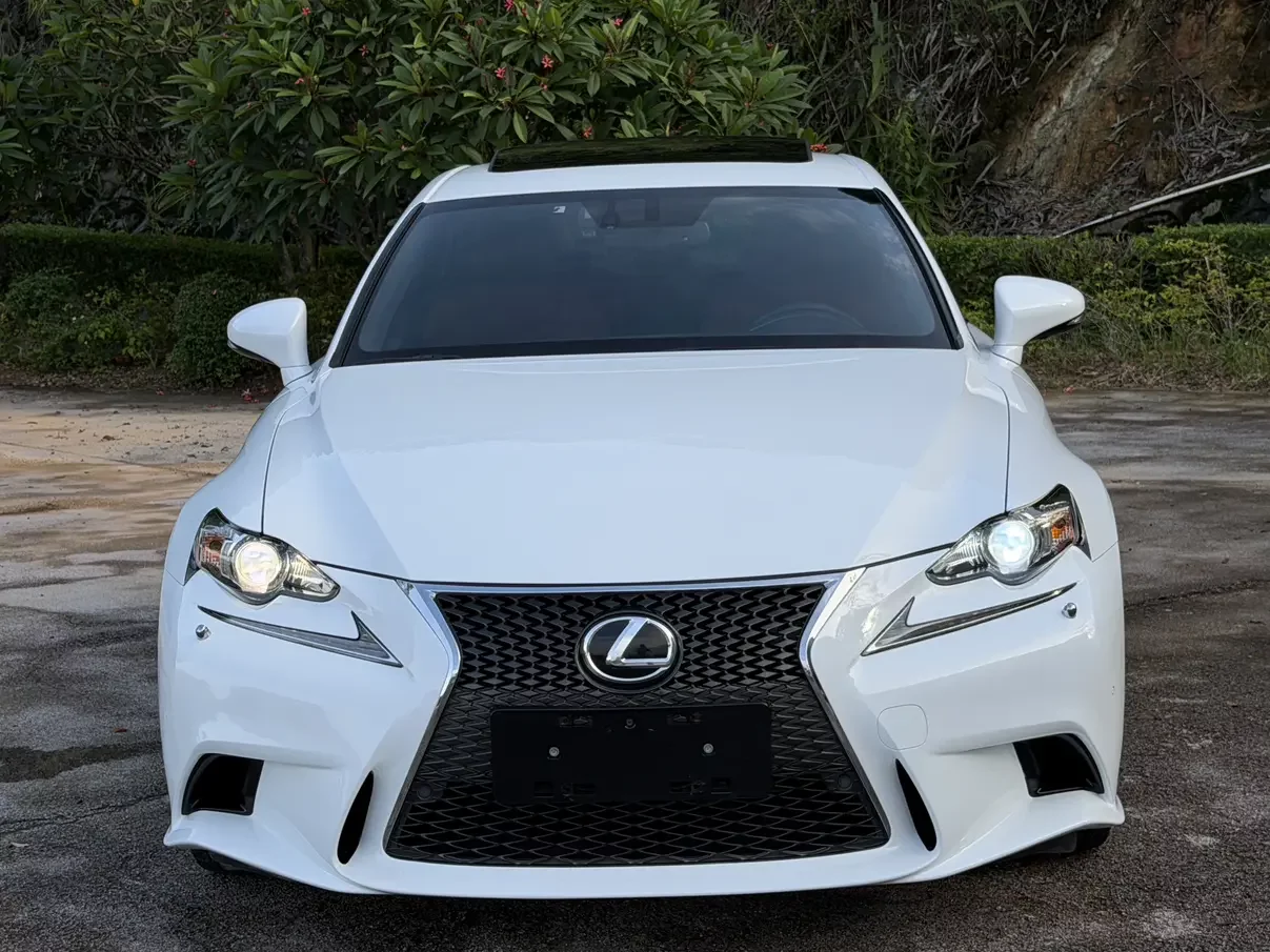 Lexus IS