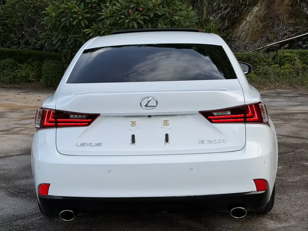 Lexus IS