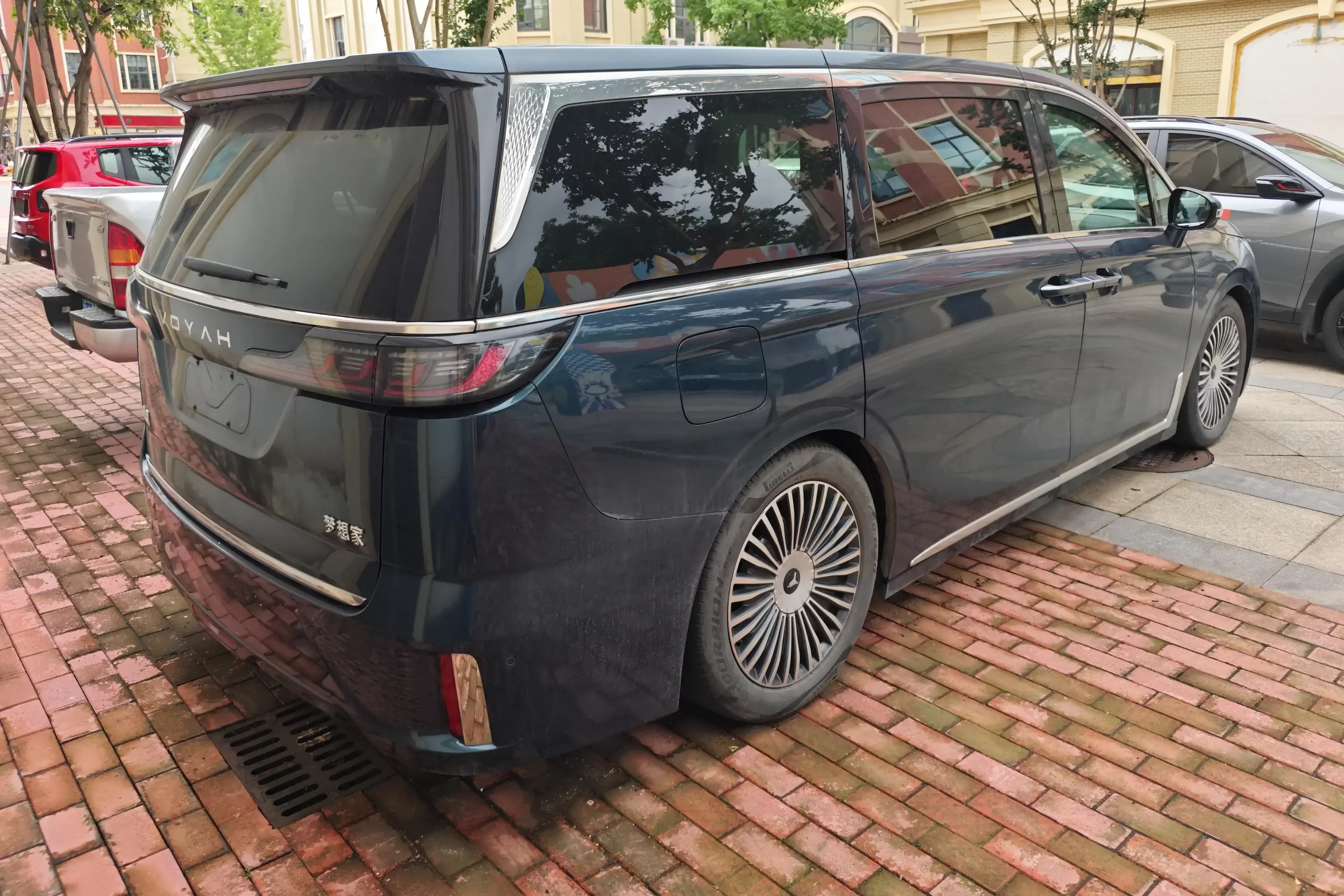 Voyah Lantu Dreamer PHEV  из Китая