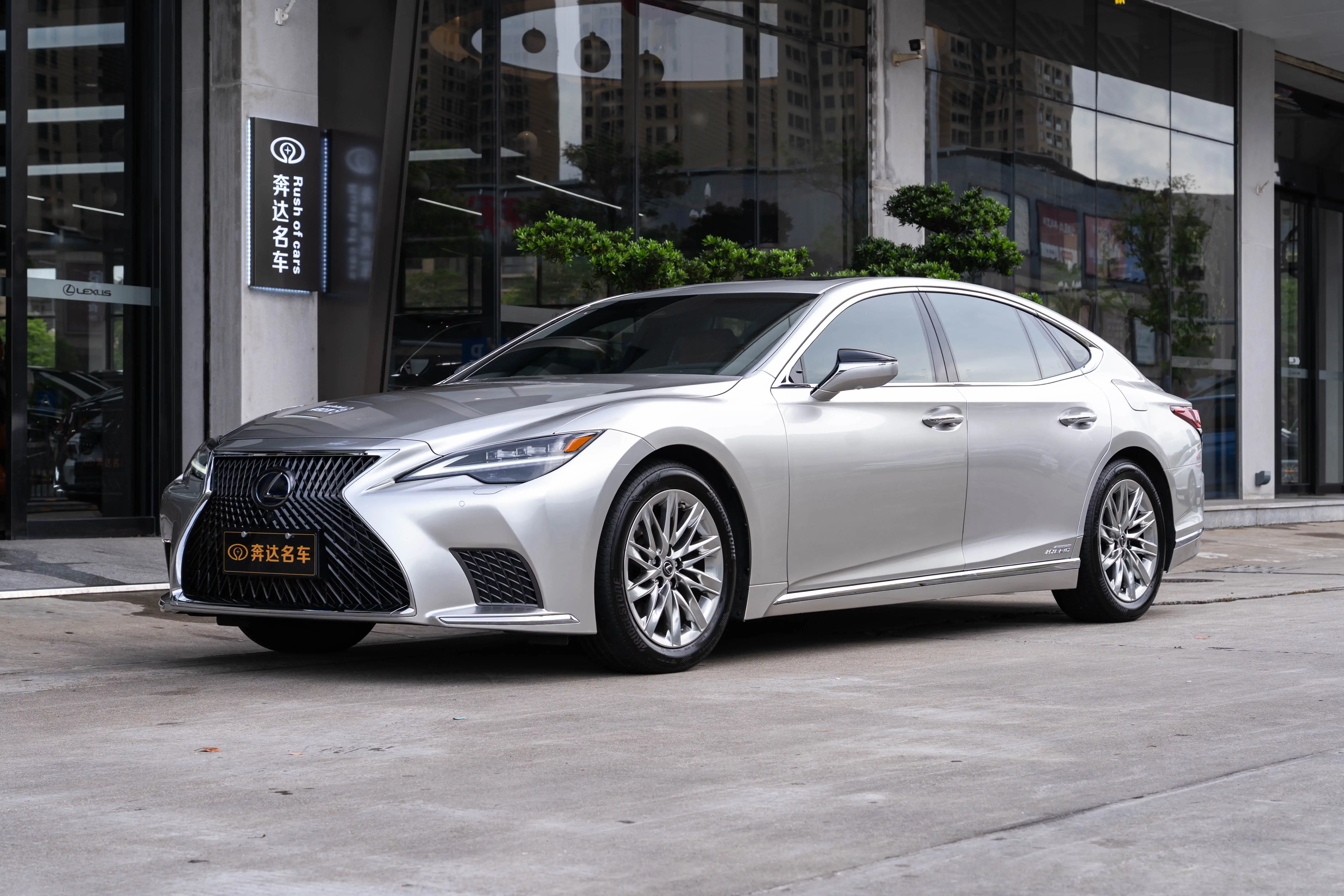 Lexus LS