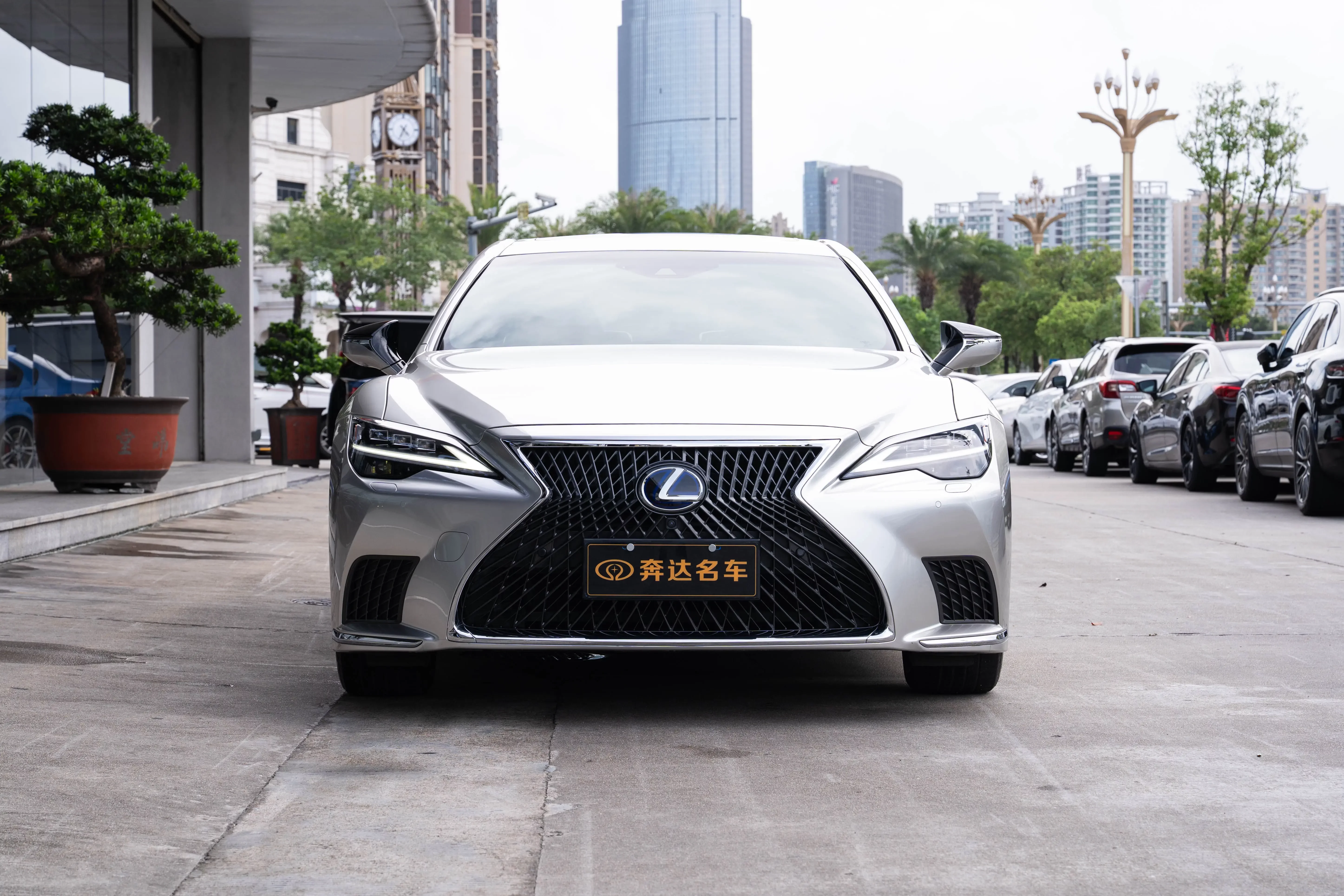 Lexus LS