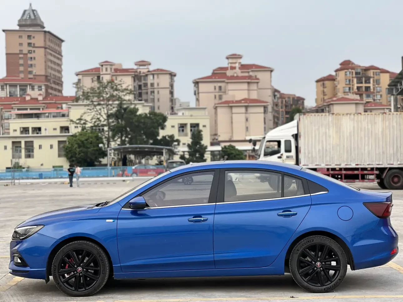 Roewe i5