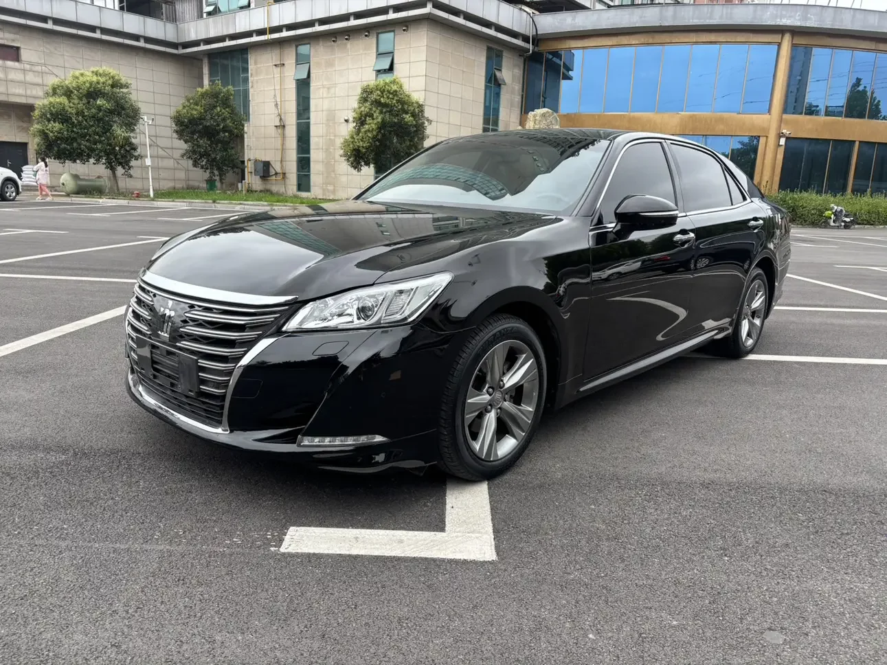 Toyota crown