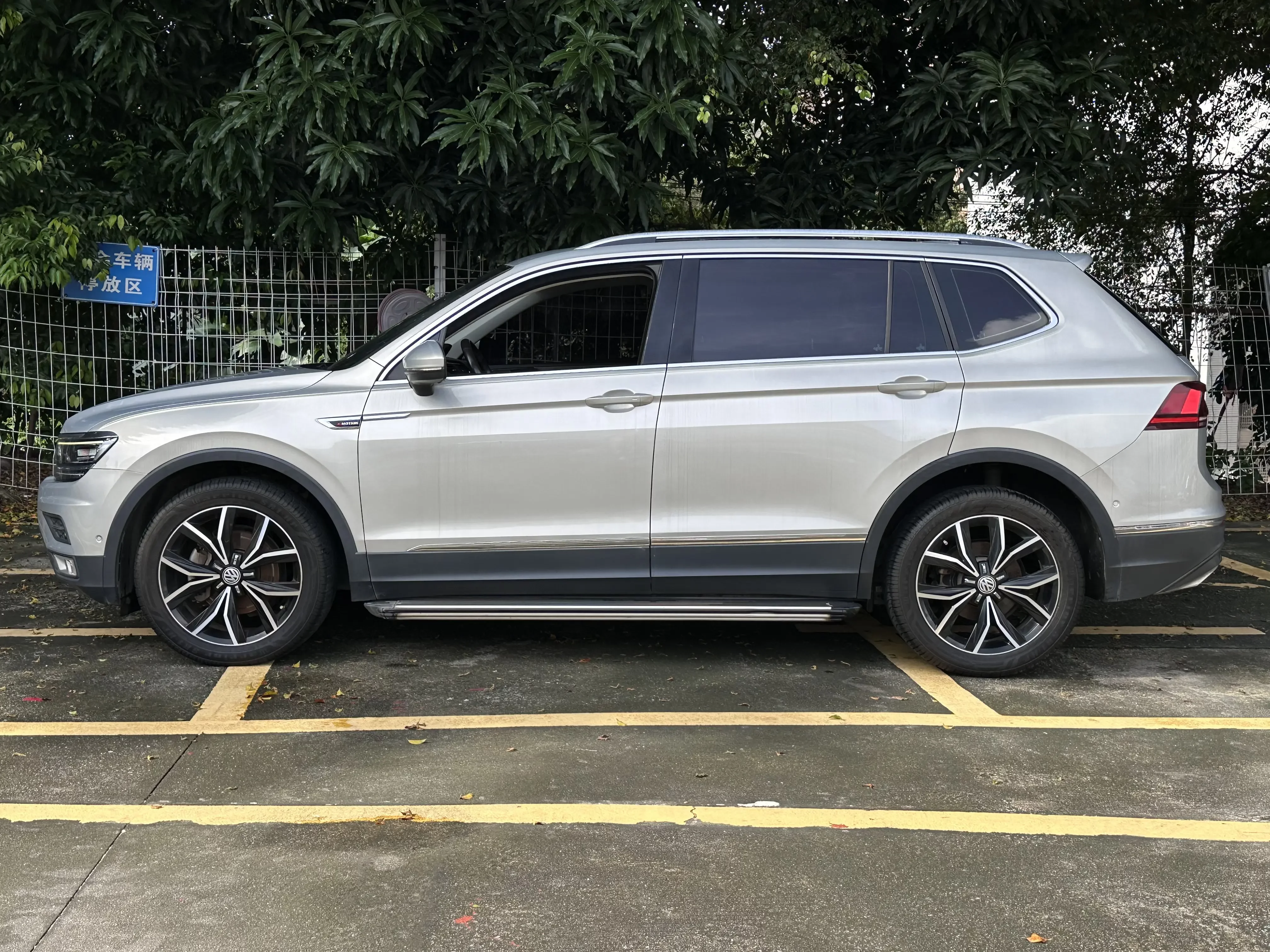 Volkswagen Tiguan L