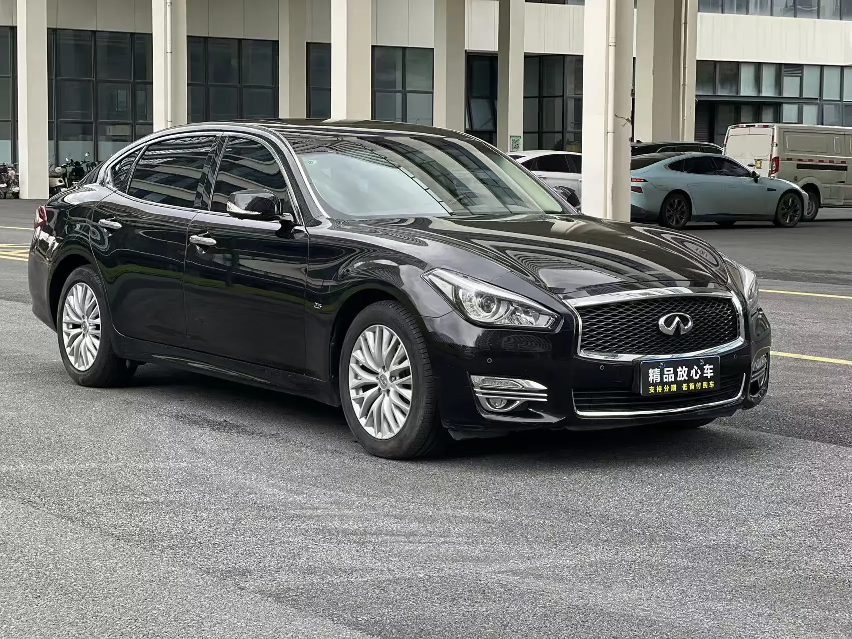 Infiniti Q70