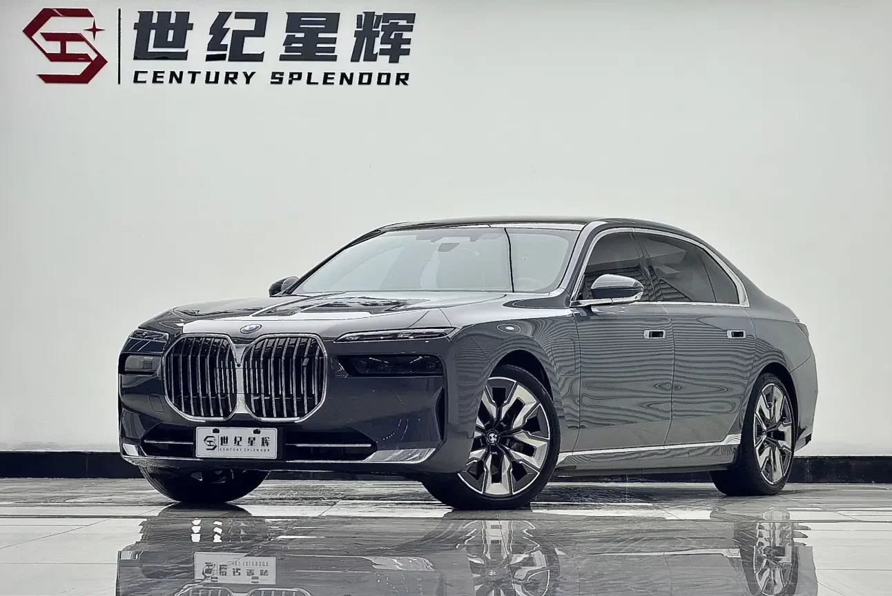 BMW i7  из Китая