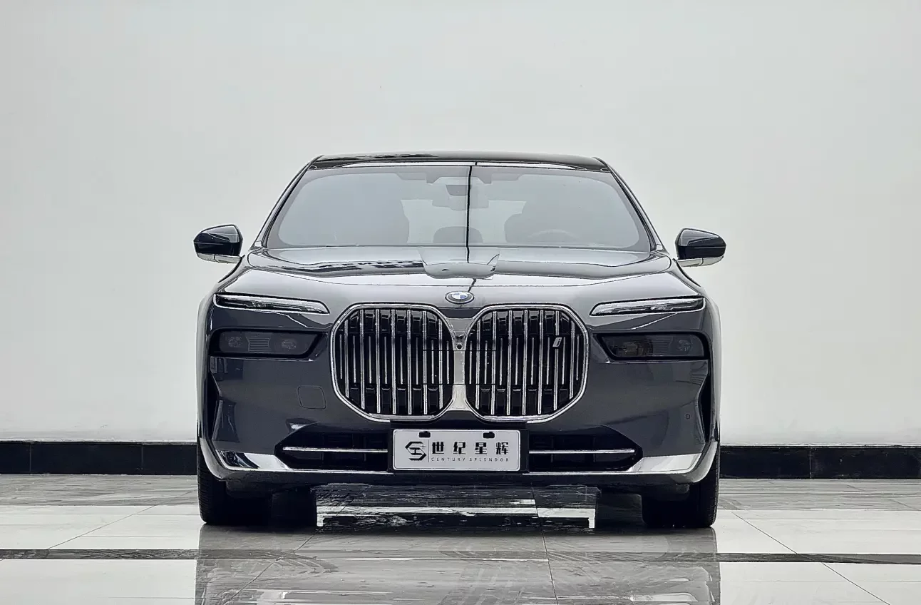 BMW i7  из Китая