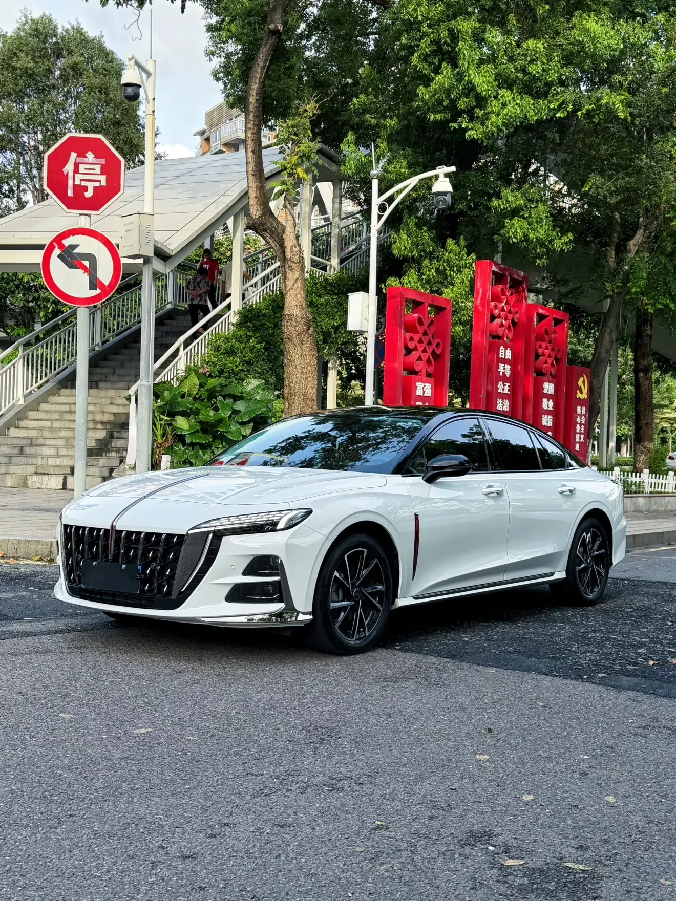 Hongqi H6