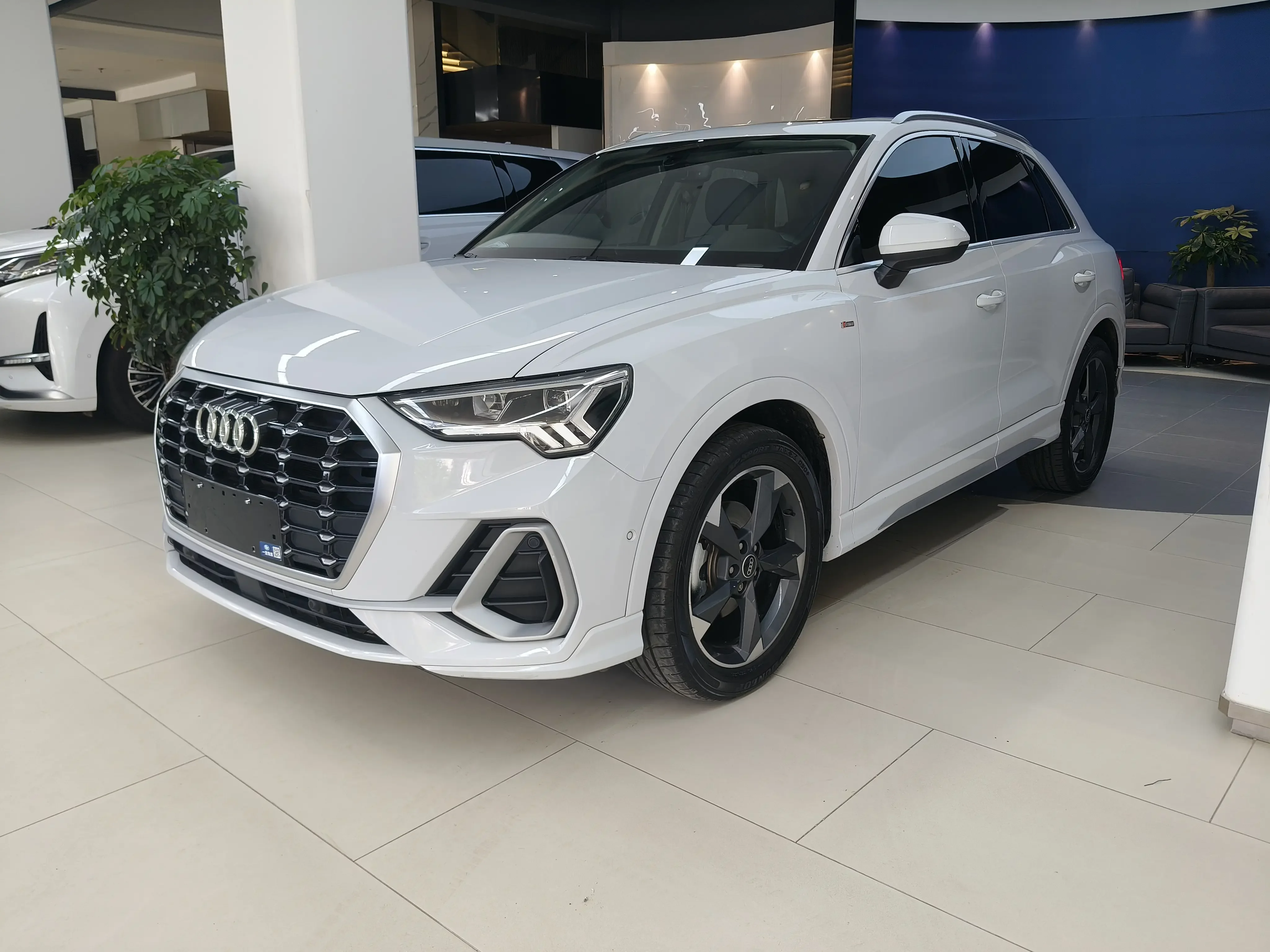 AUDI Q3