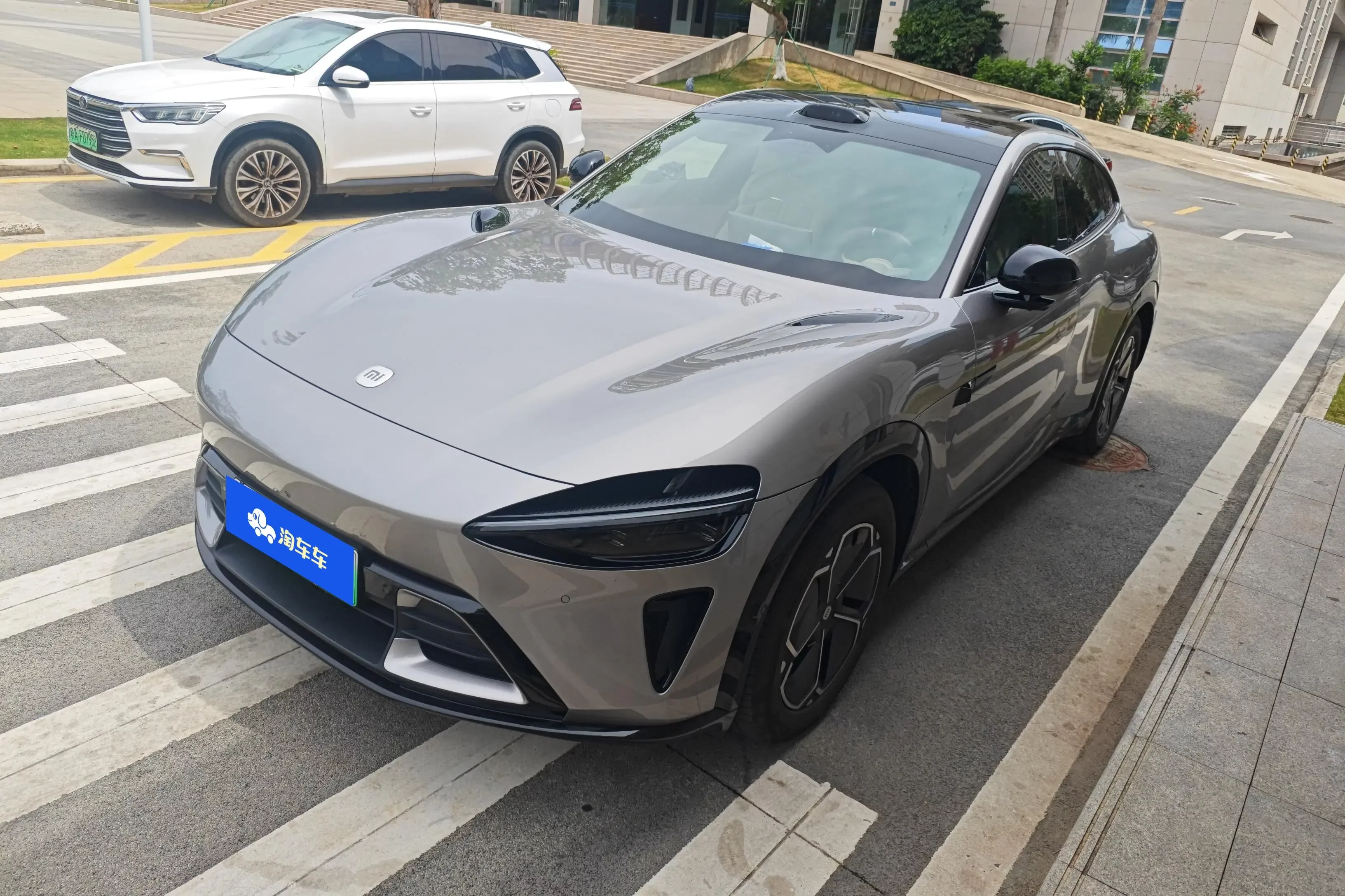 Xiaomi car Xiaomi YU7  из Китая