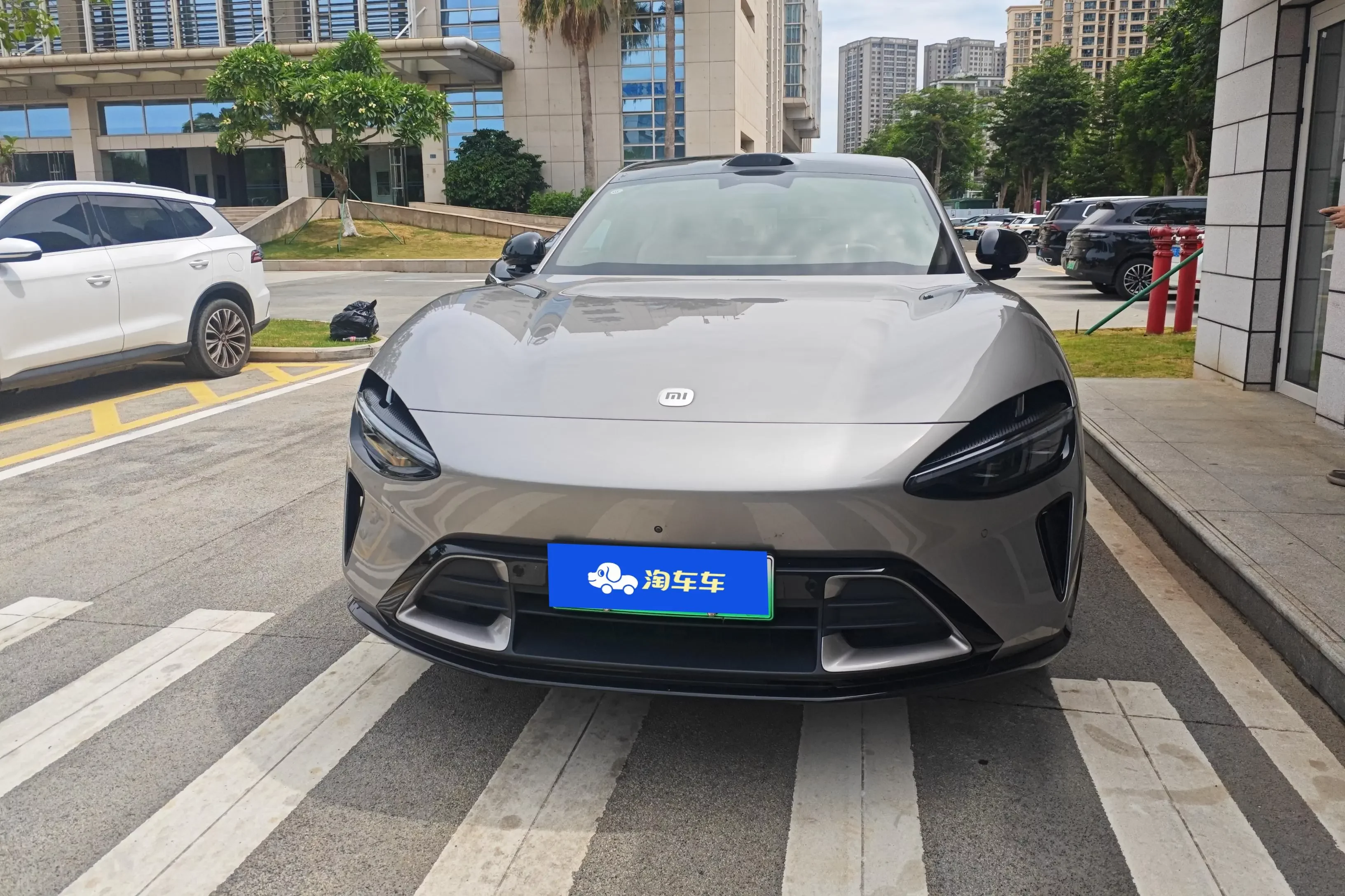 Xiaomi car Xiaomi YU7  из Китая