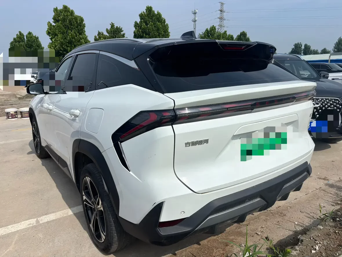 Geely Galaxy L7