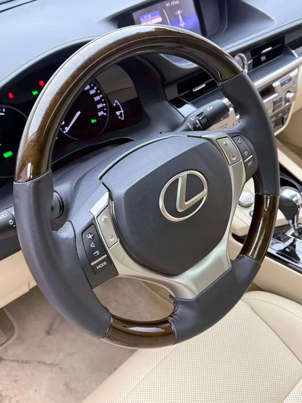 Lexus ES