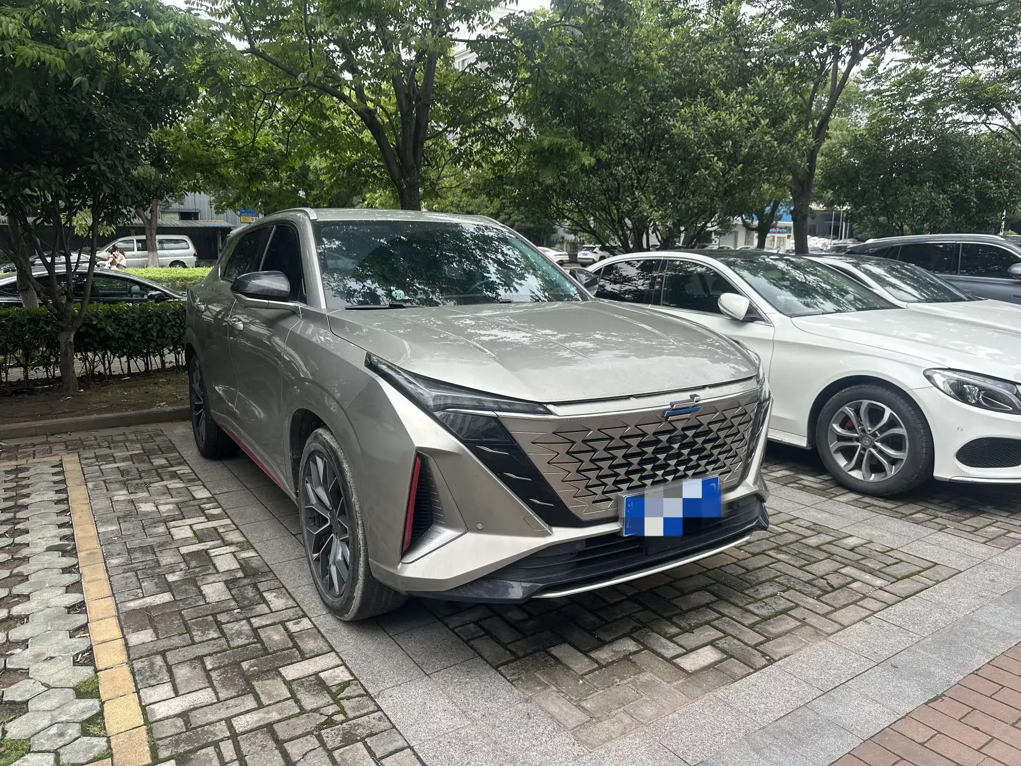 Oshan Changan Auchan Z6