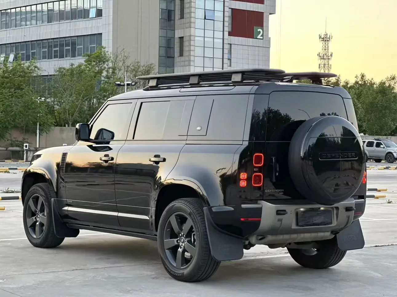 Land Rover guard