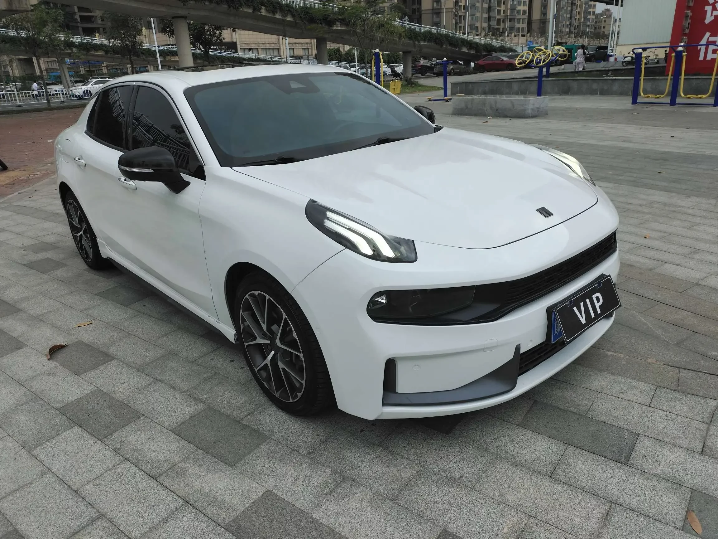 Lynk & Co 03