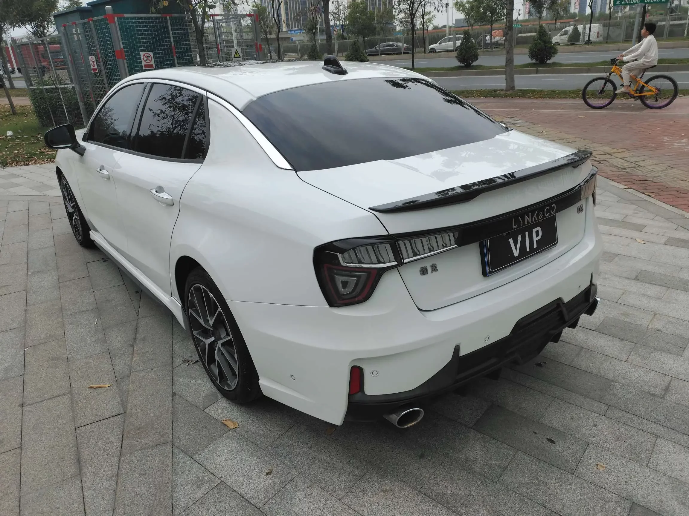 Lynk & Co 03