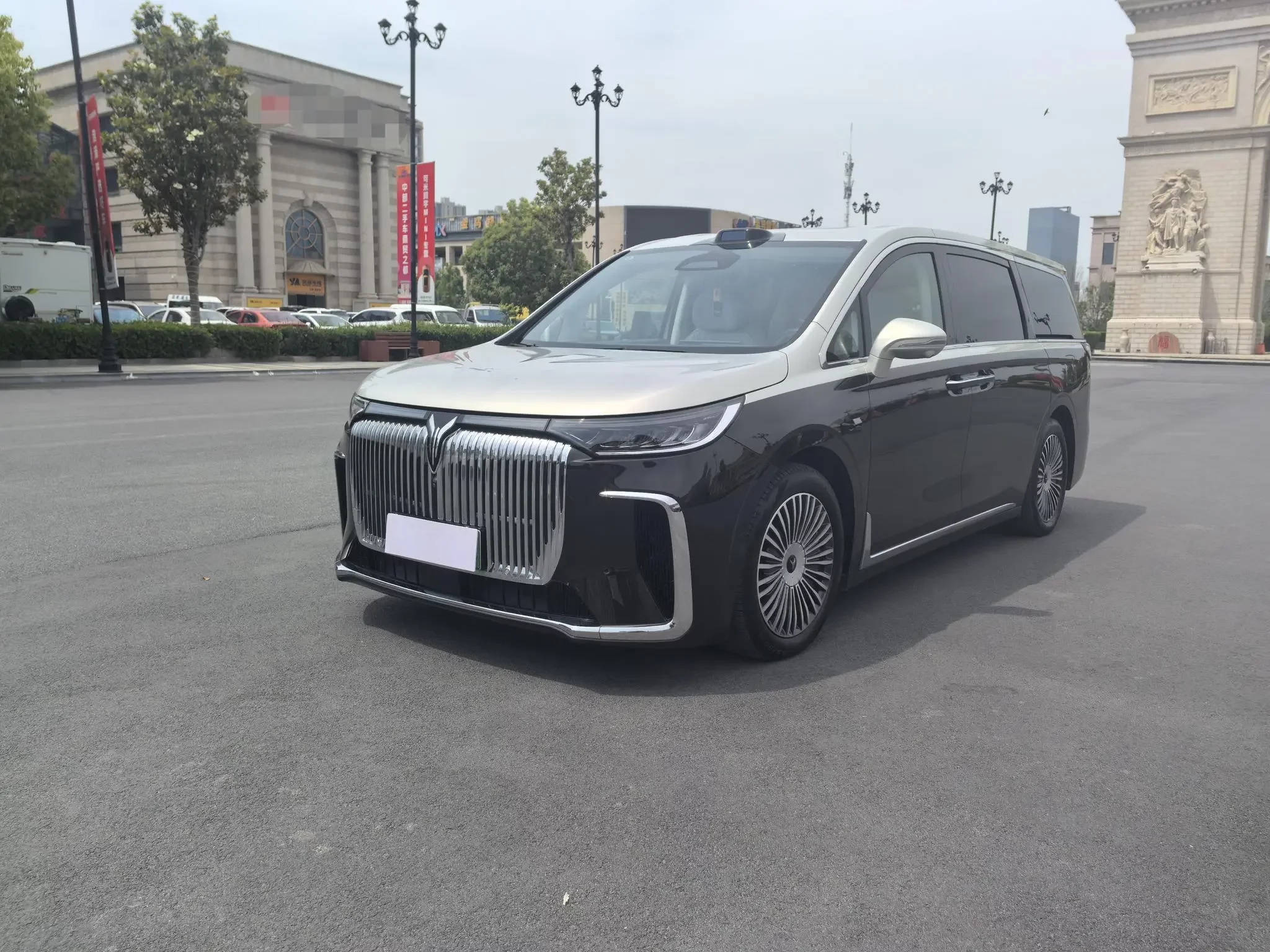 Voyah Lantu Dreamer PHEV  из Китая