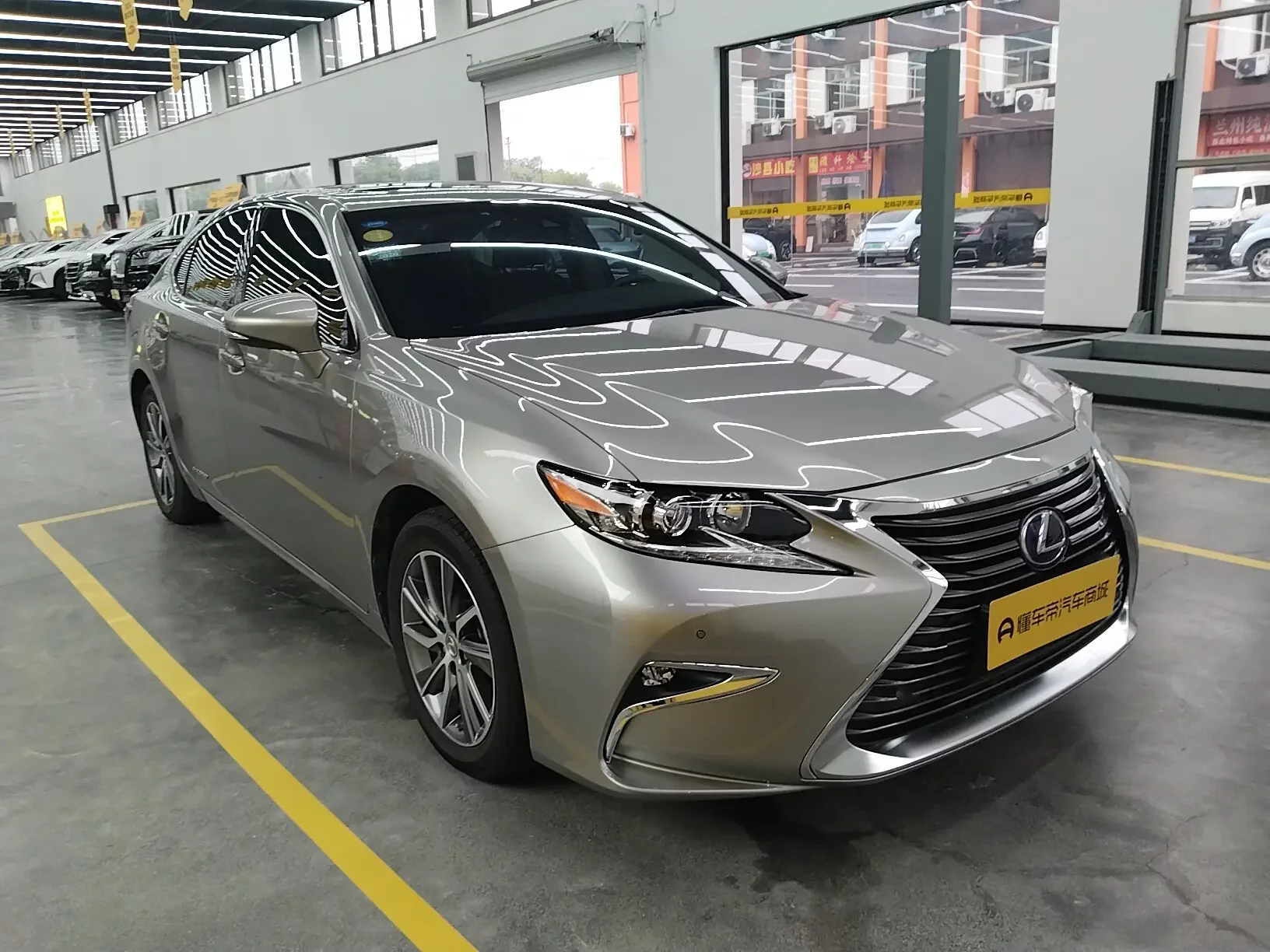 Lexus ES