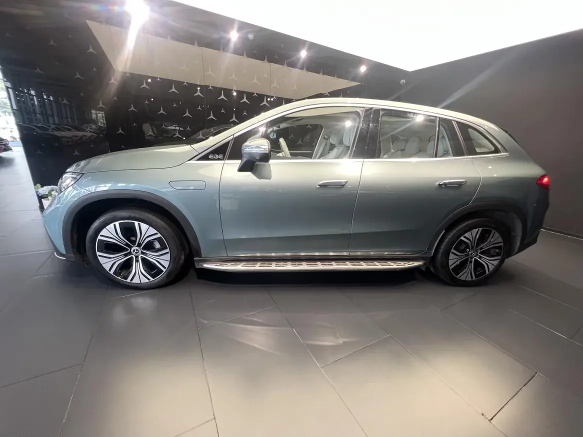 Mercedes-Benz EQE SUV