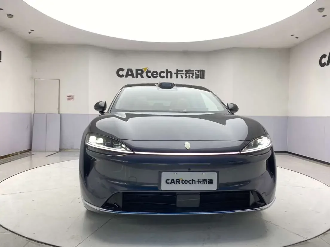 Luxeed Zhijie R7  из Китая