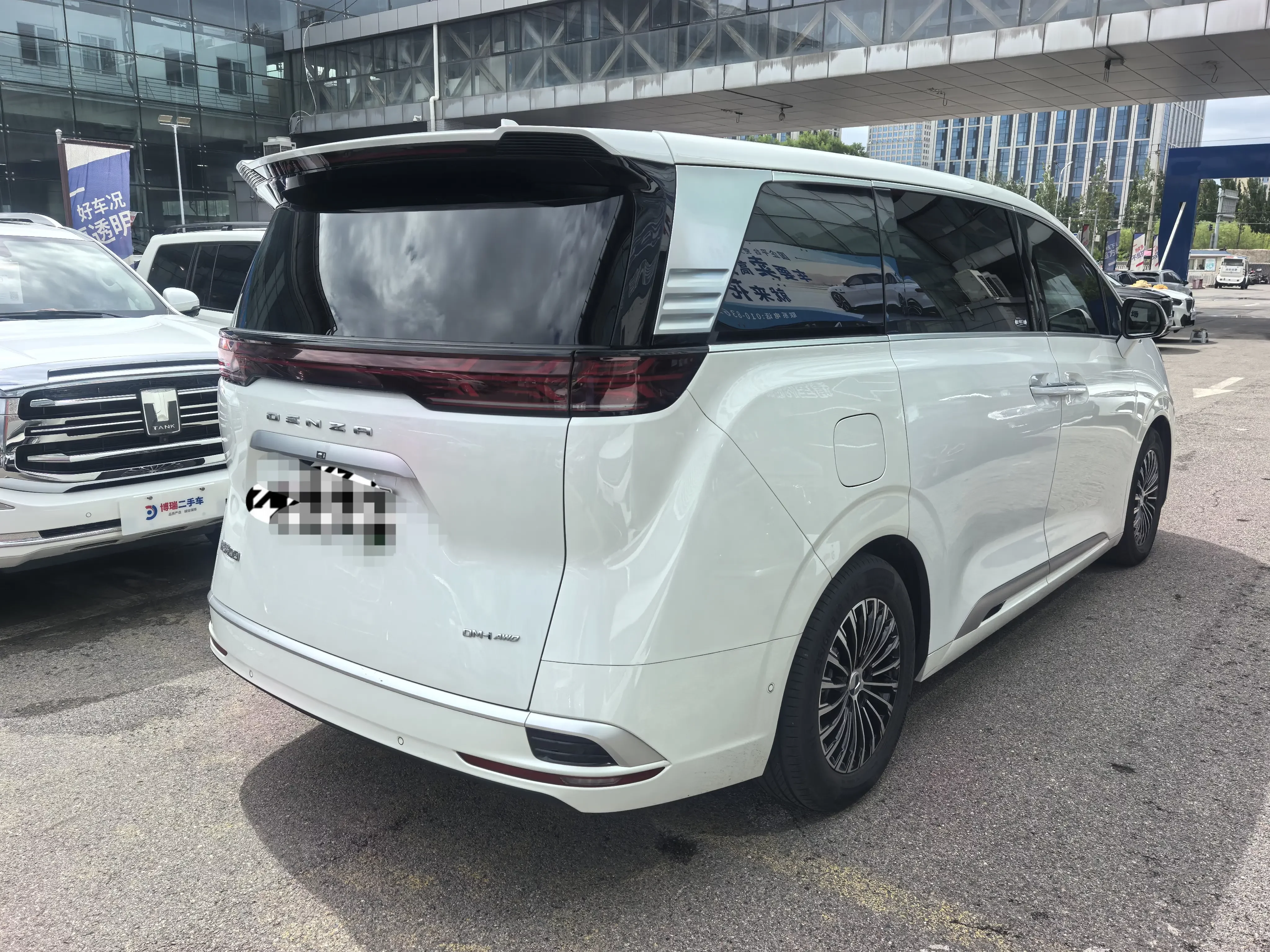 Denza D9 DM
