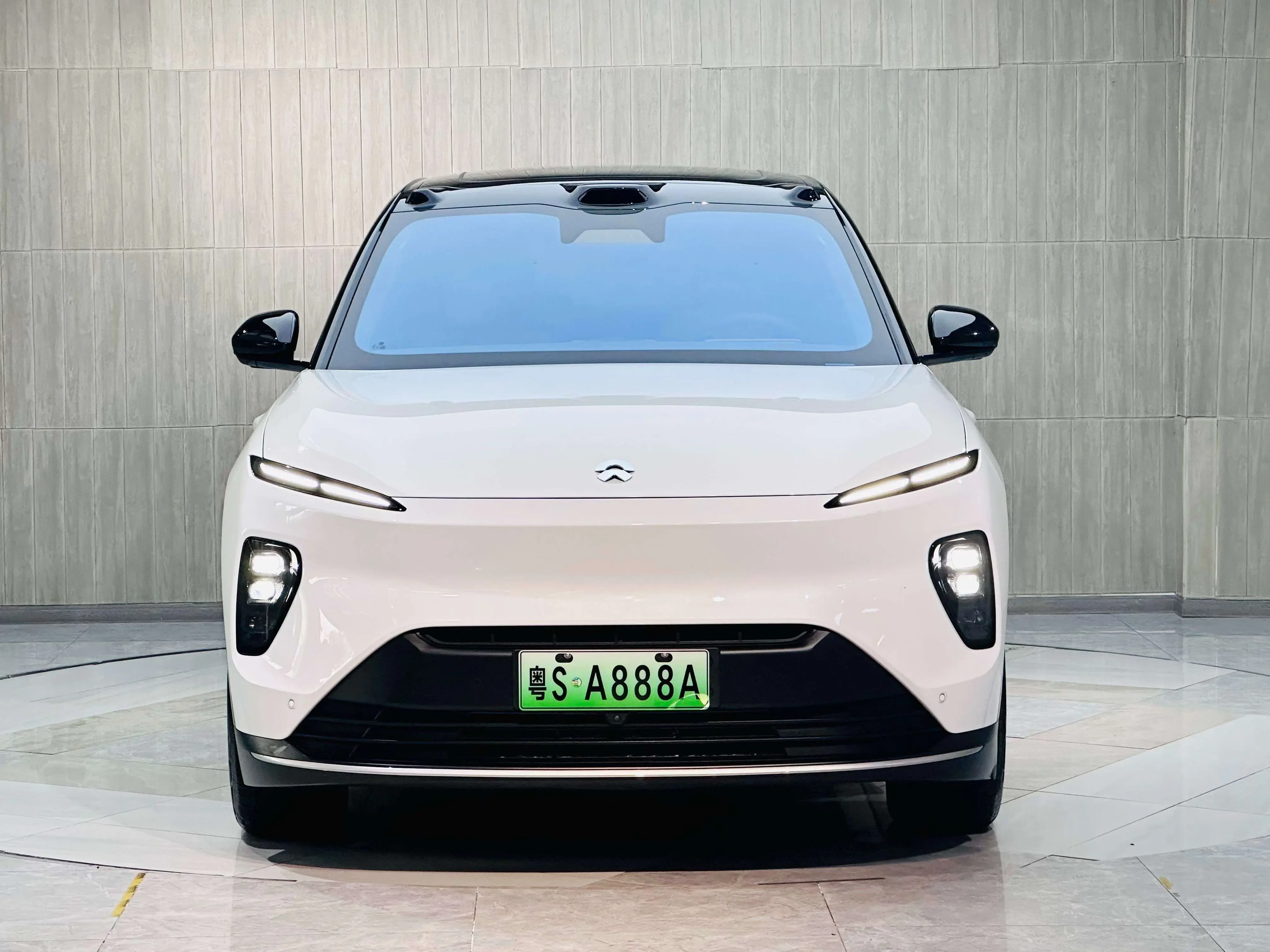 NIO ES8