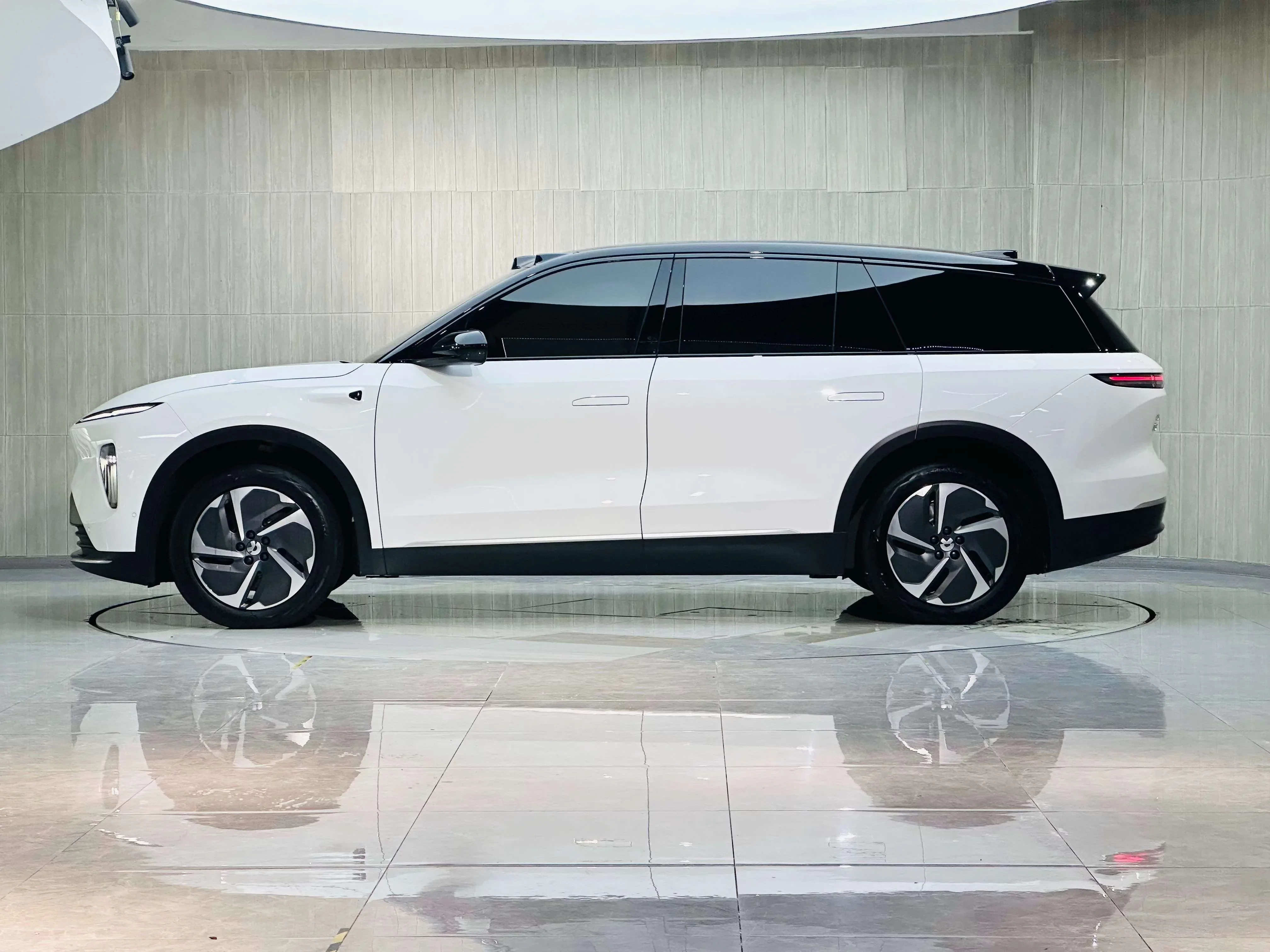 NIO ES8