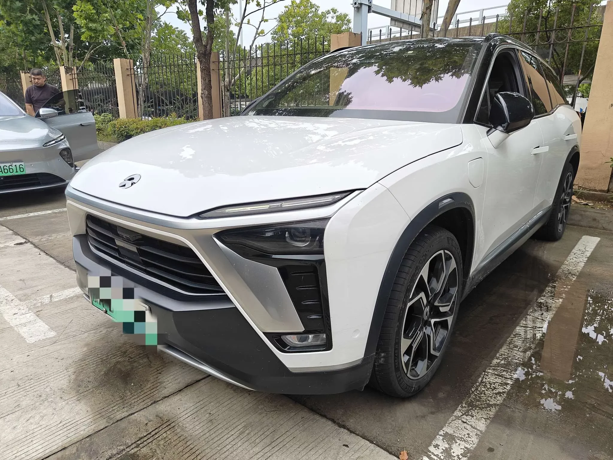 NIO ES8