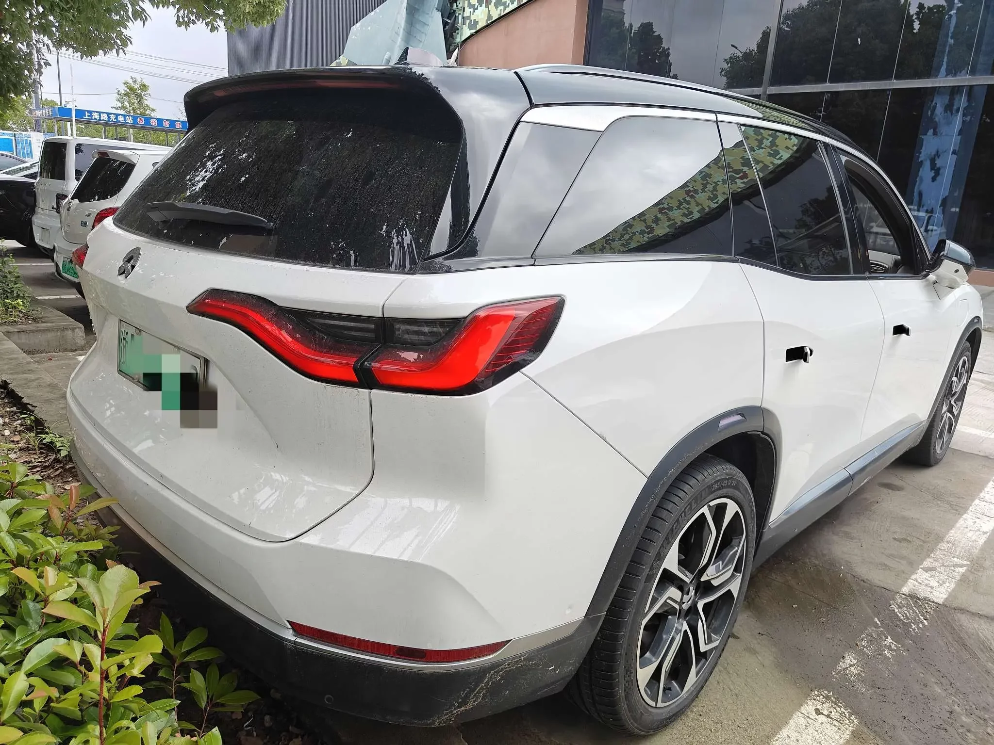NIO ES8