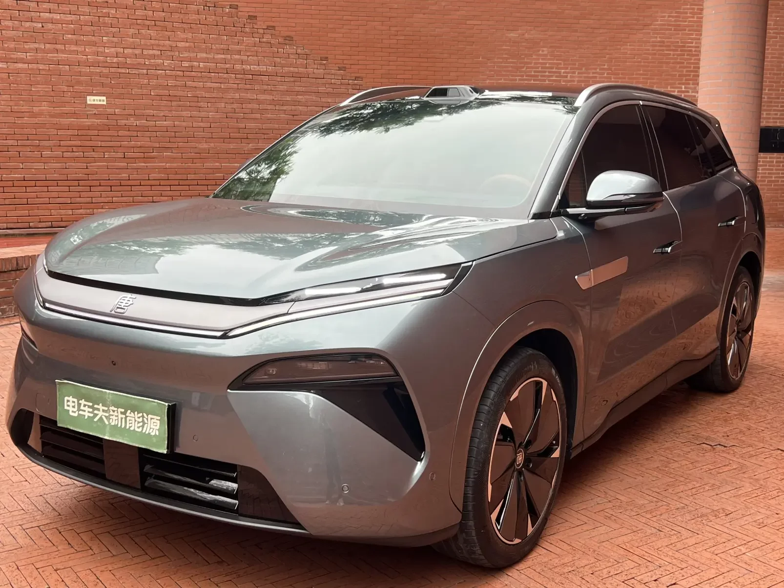 BYD Tang L EV