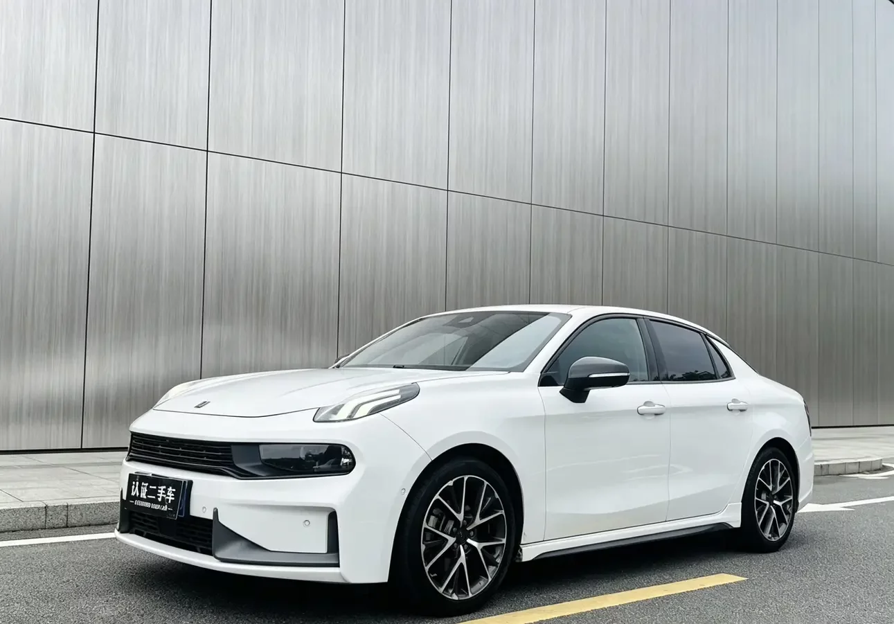 Lynk & Co 03