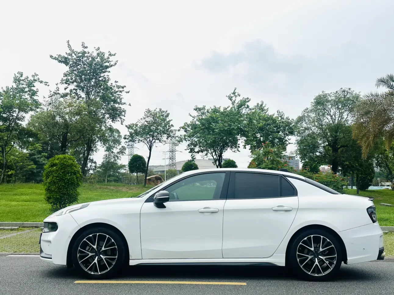 Lynk & Co 03