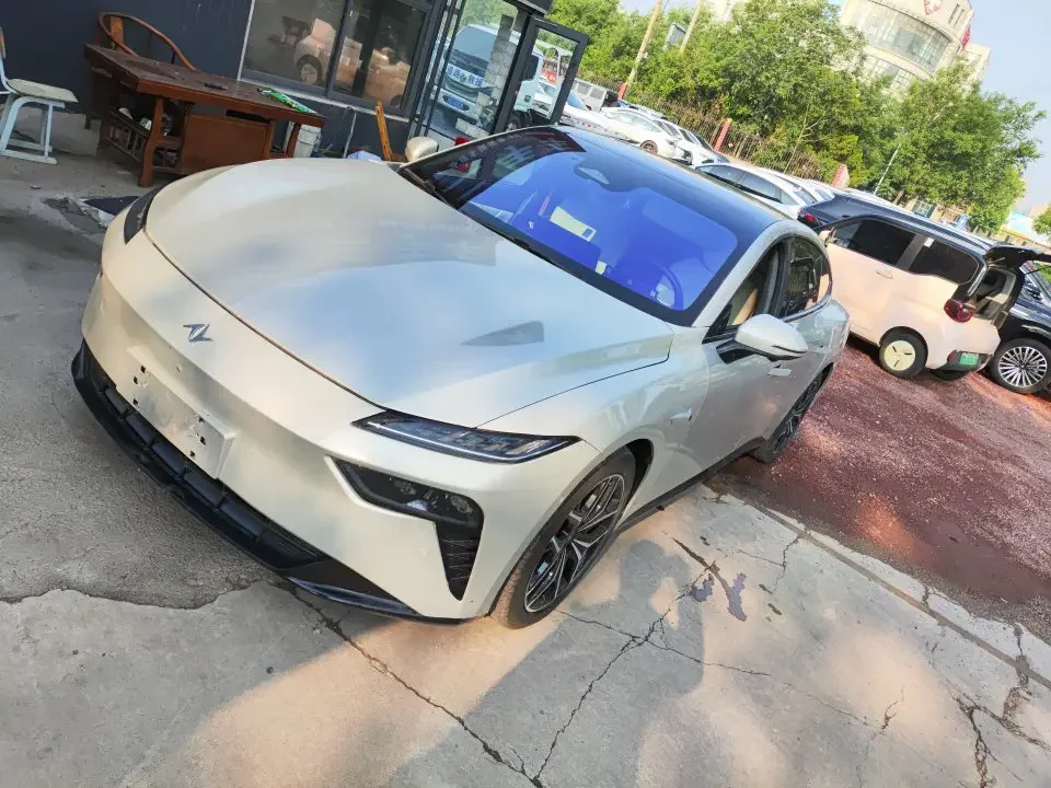 Dongfeng Yipai 007  из Китая