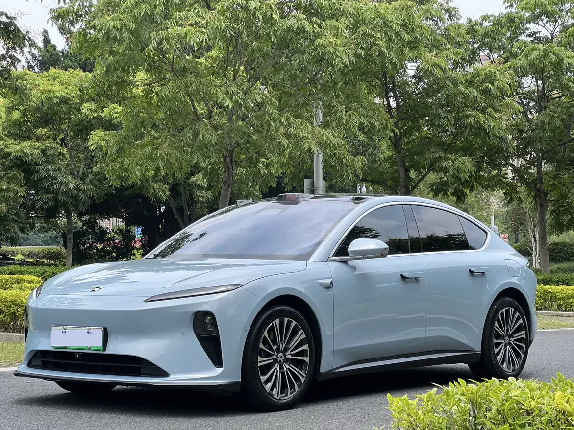 NIO ET5