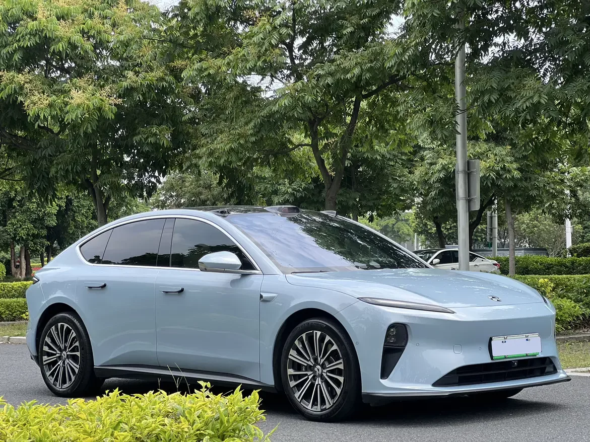 NIO ET5