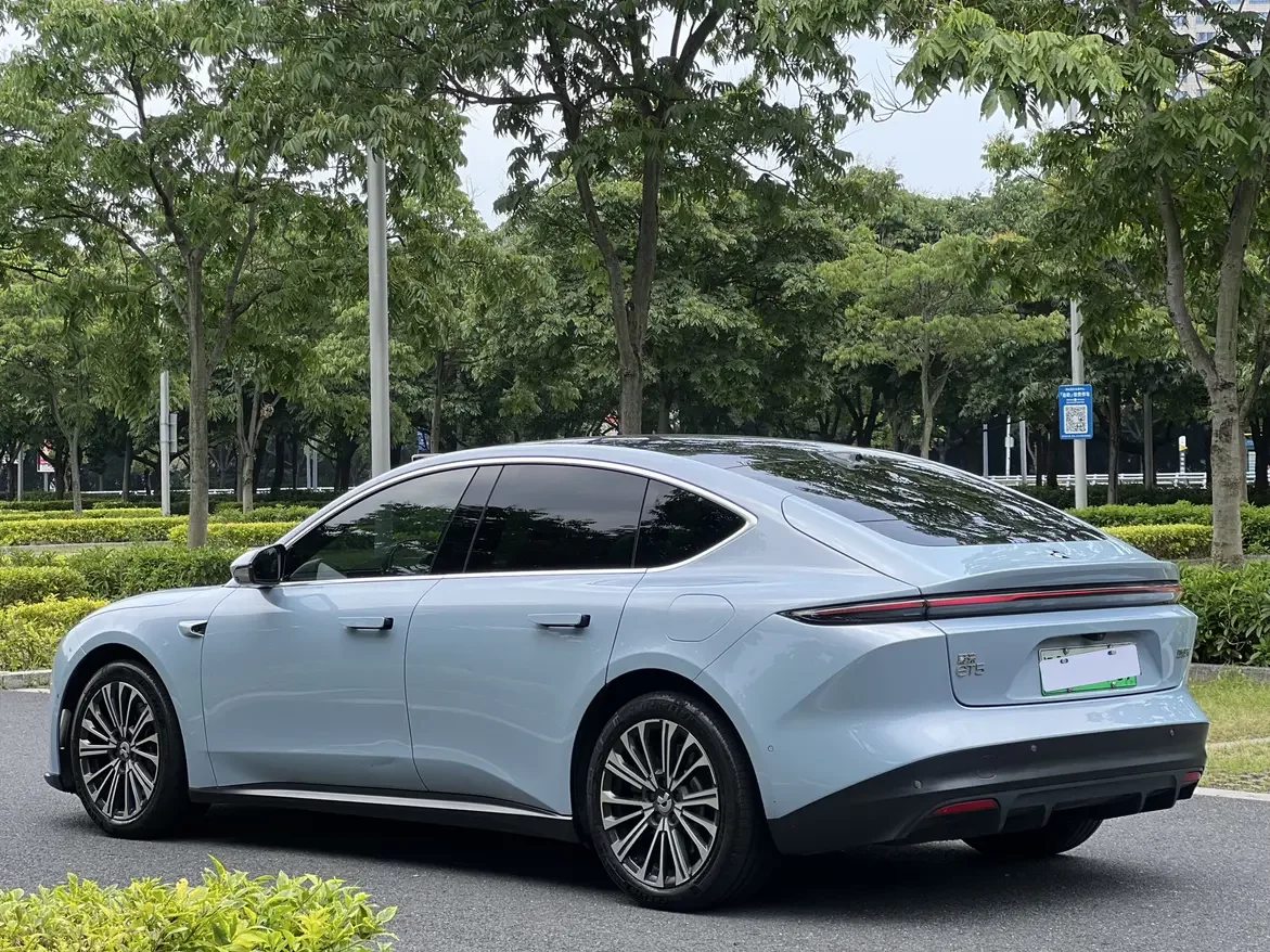NIO ET5