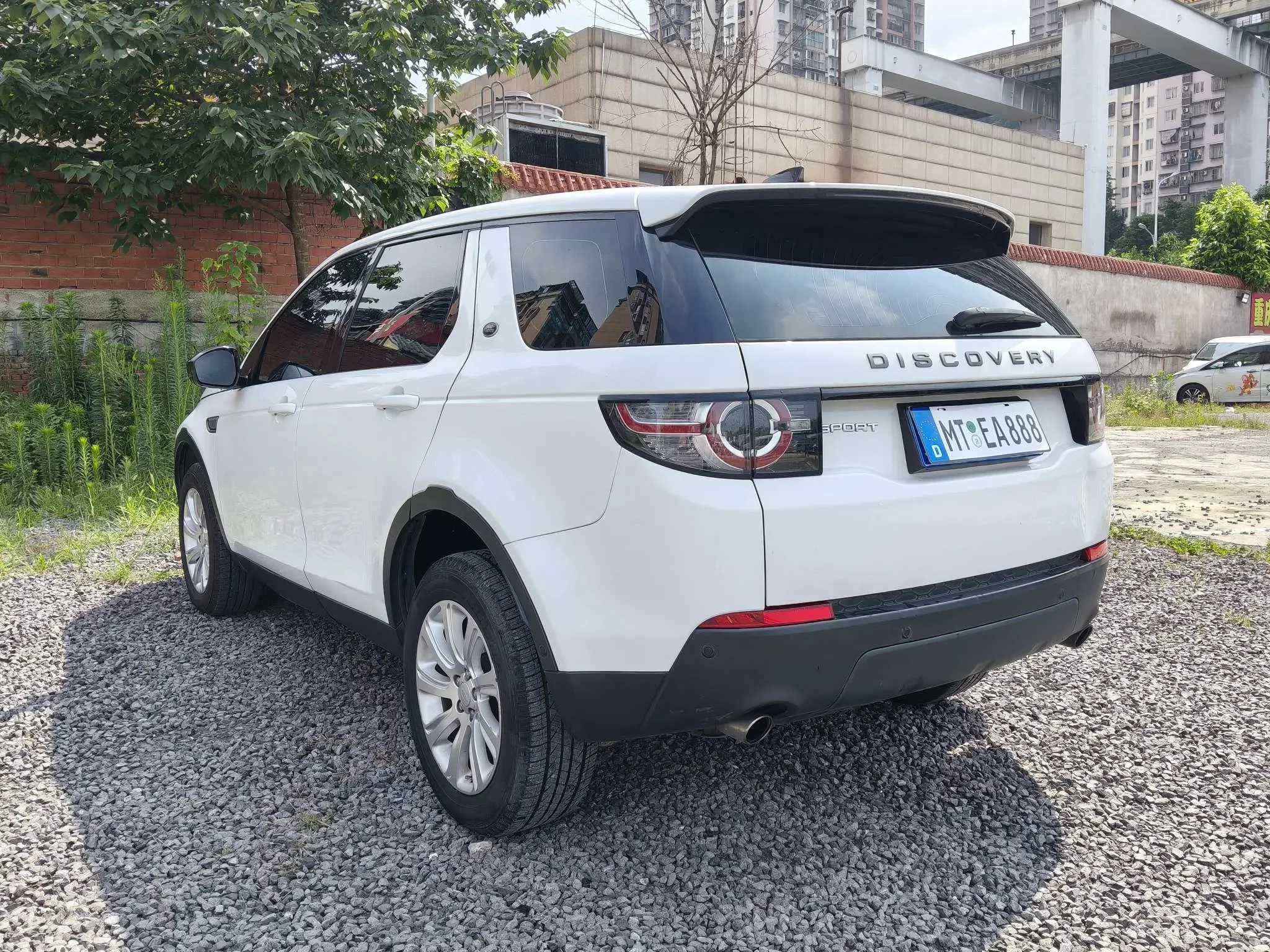 Land Rover Discover the magic