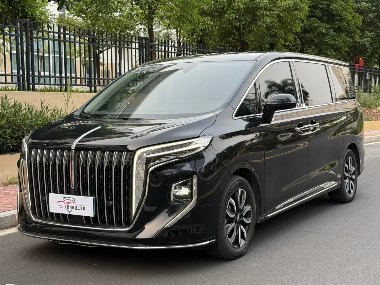 Hongqi HQ9  из Китая