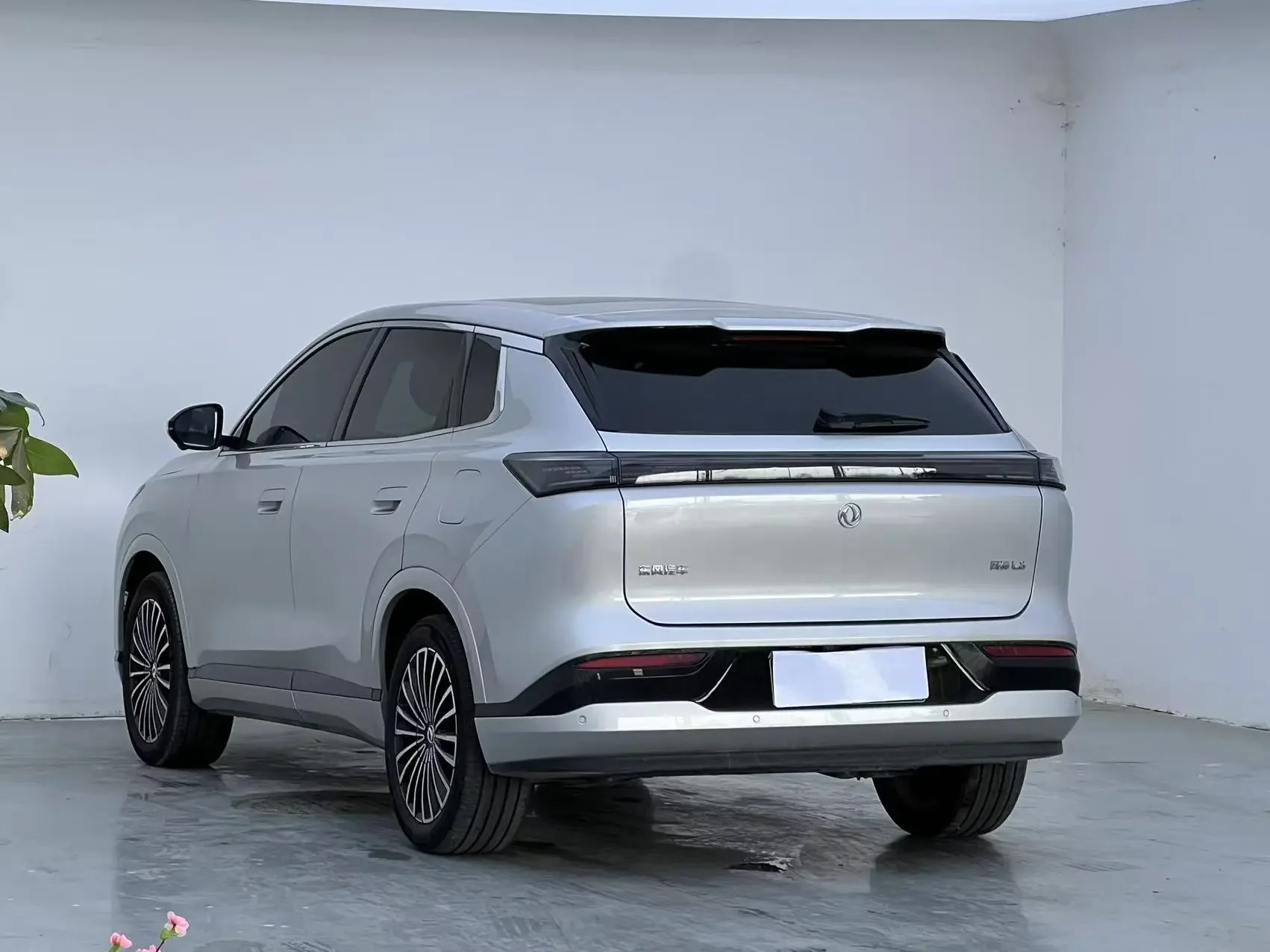 Dongfeng Fengshen L8 PHEV