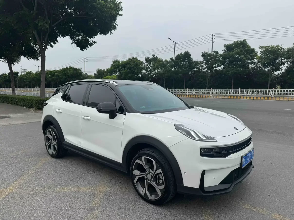 Lynk & Co 06