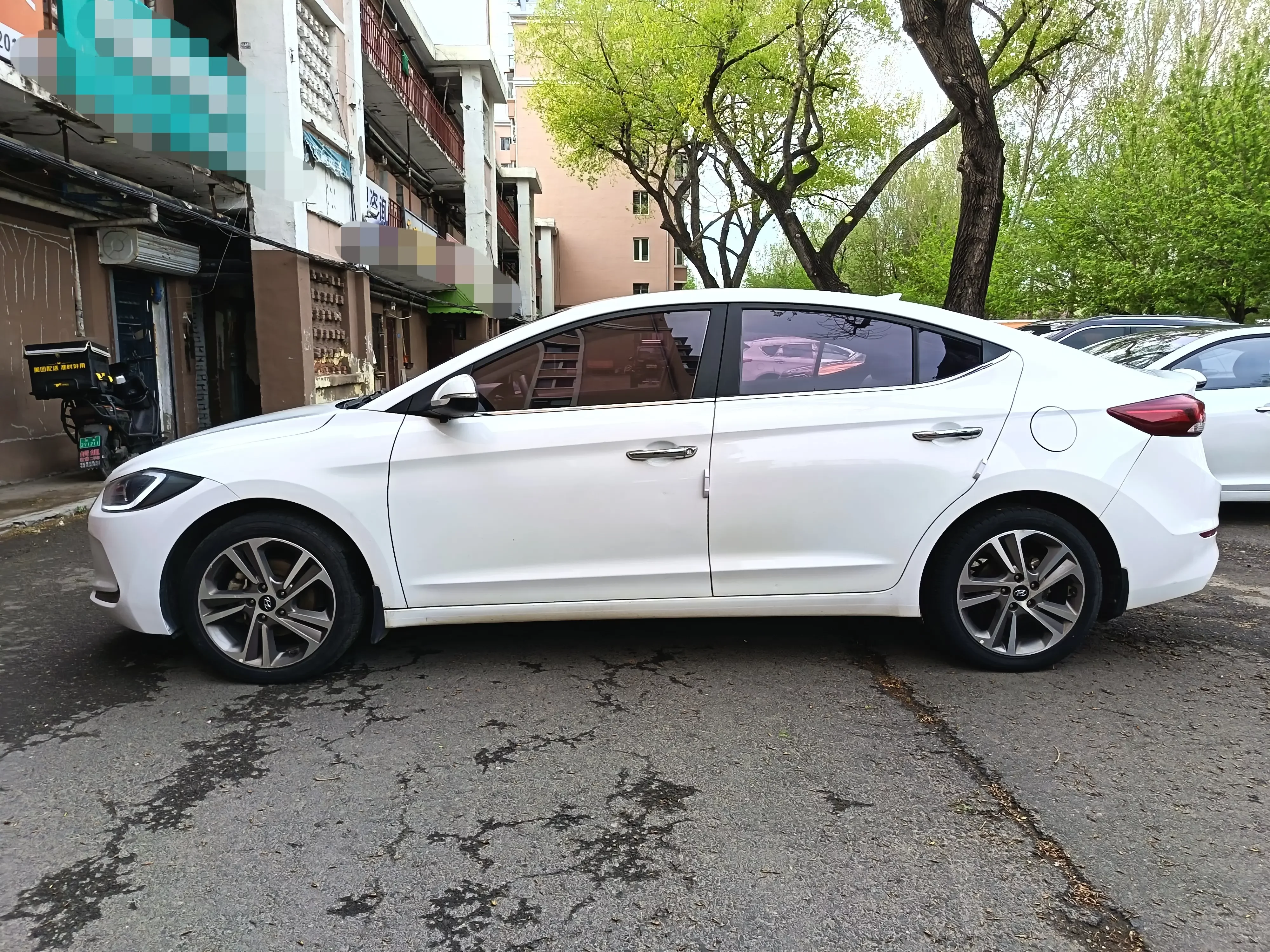 Hyundai lead