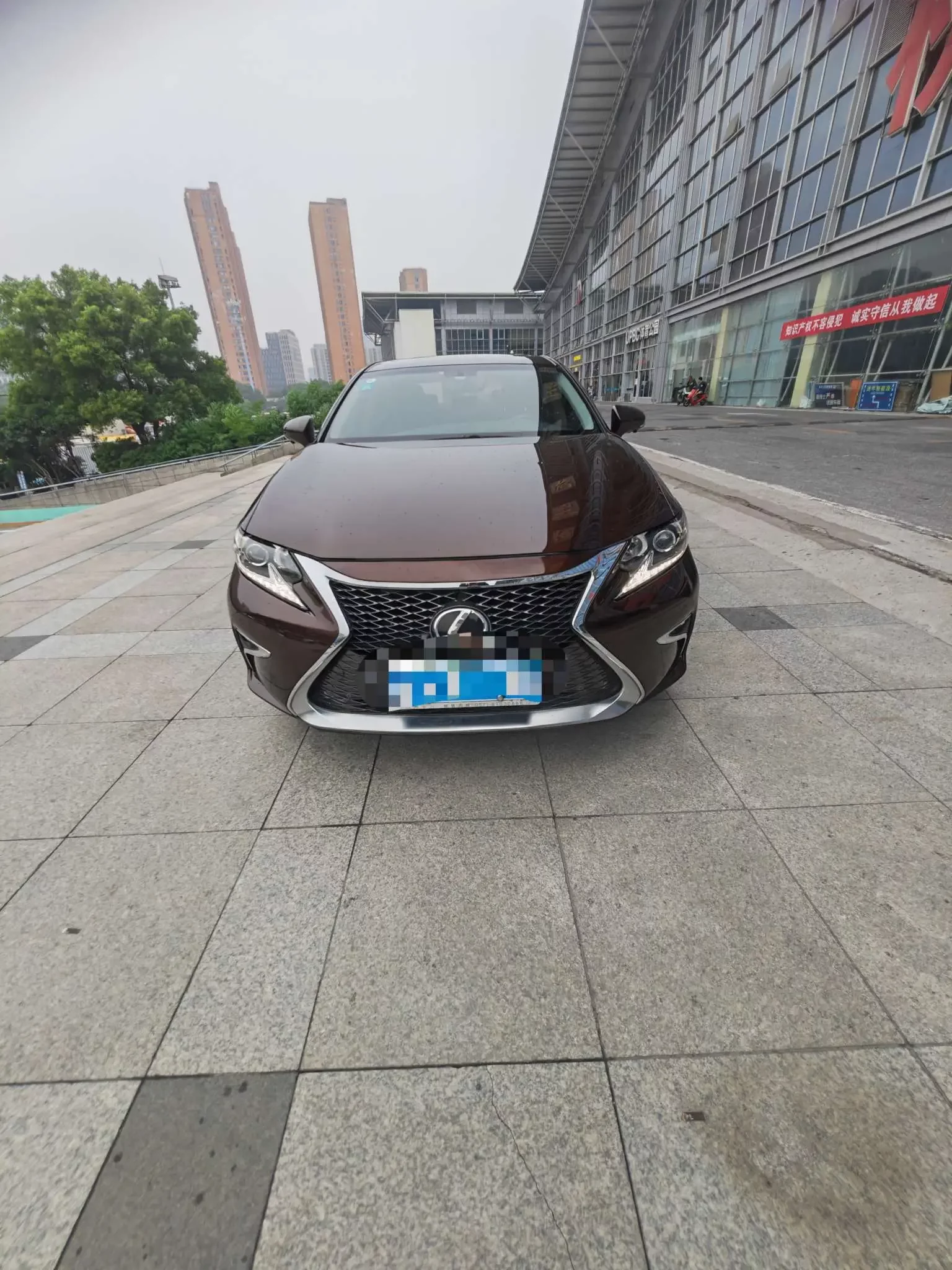 Lexus ES