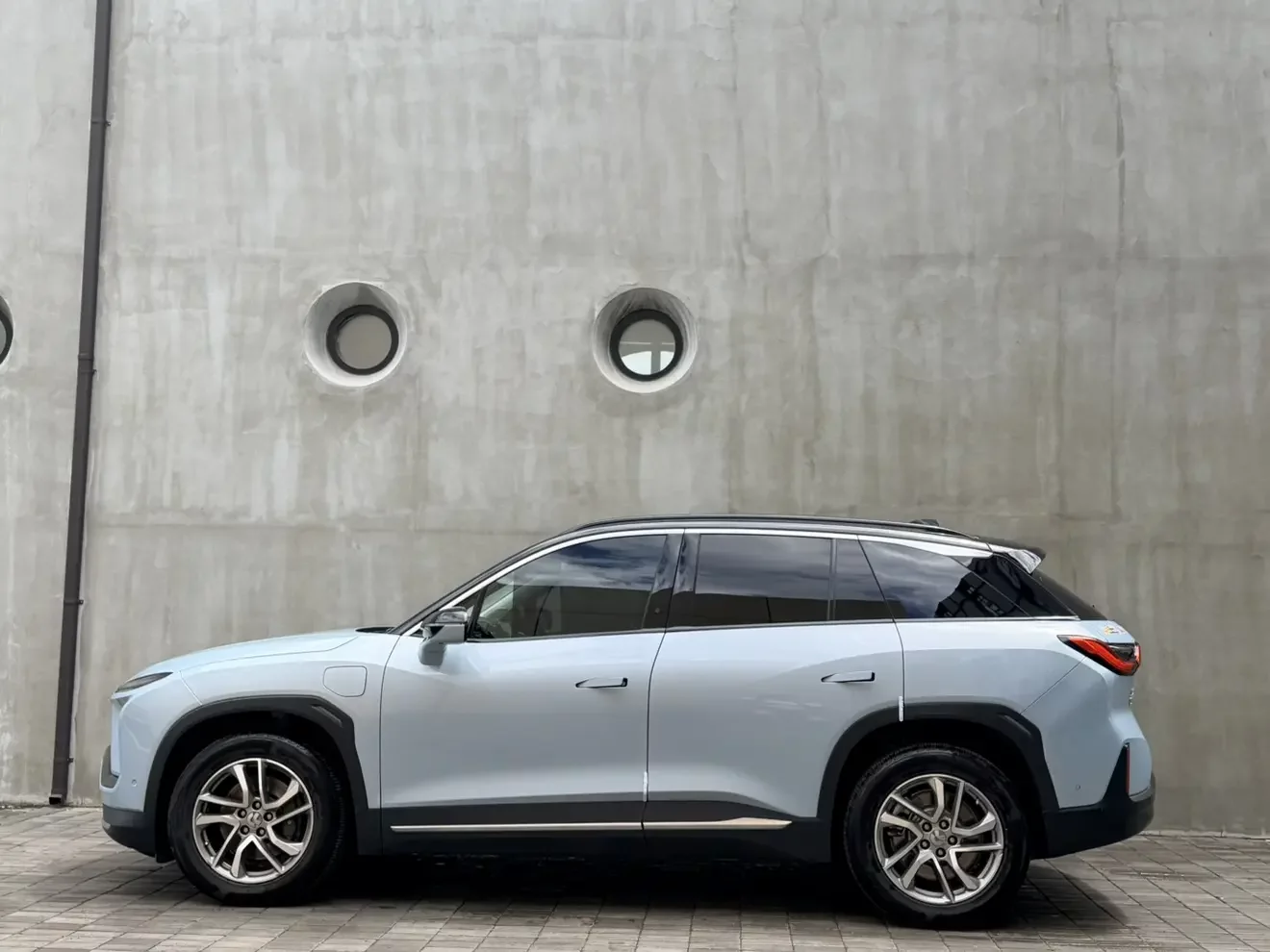 NIO ES6