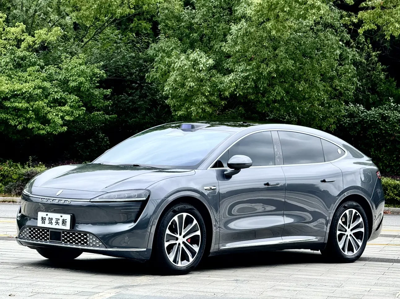 Luxeed Zhijie R7