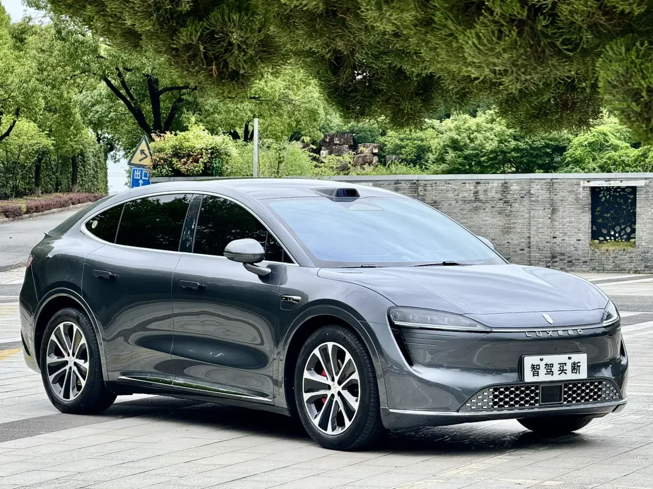 Luxeed Zhijie R7