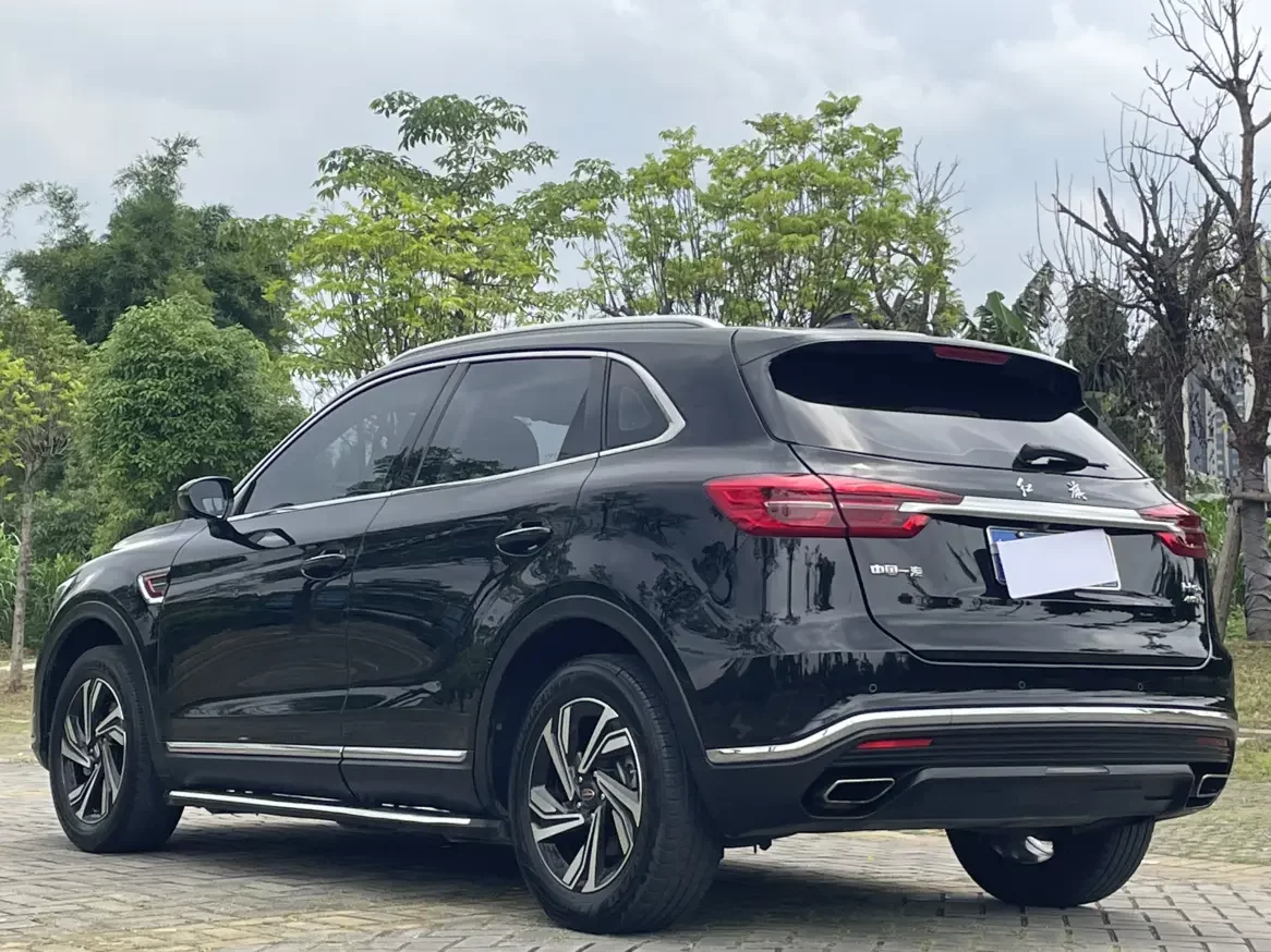 Hongqi HS5