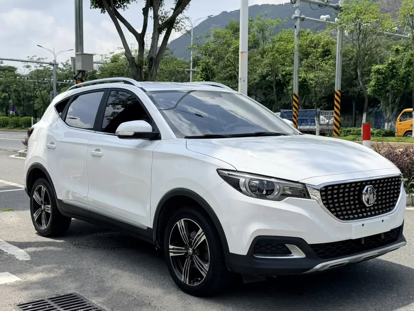 MG ZS