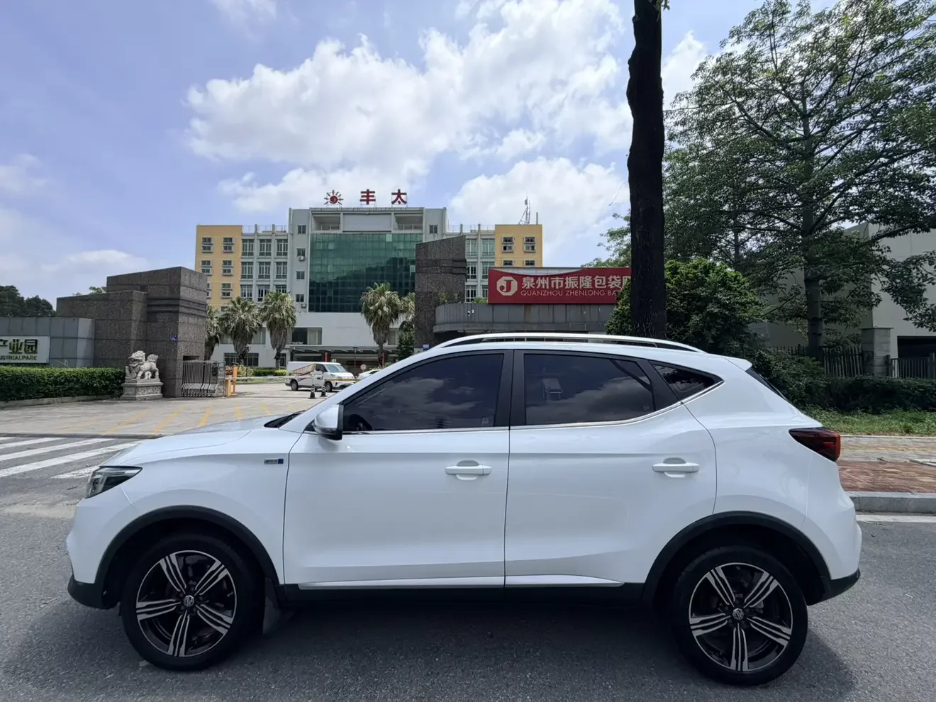 MG ZS